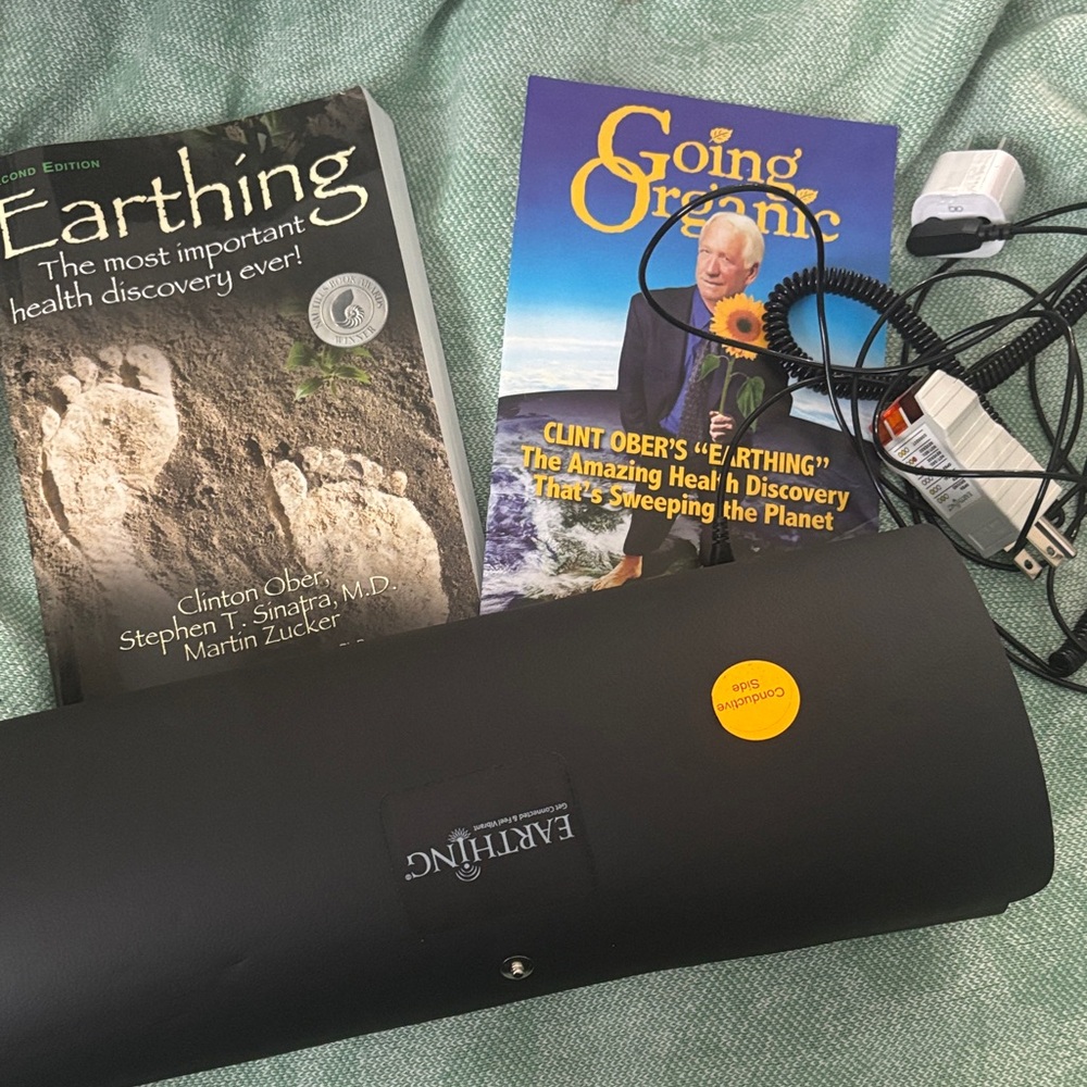 Earthing Universal Energy Grounding Mat - Black